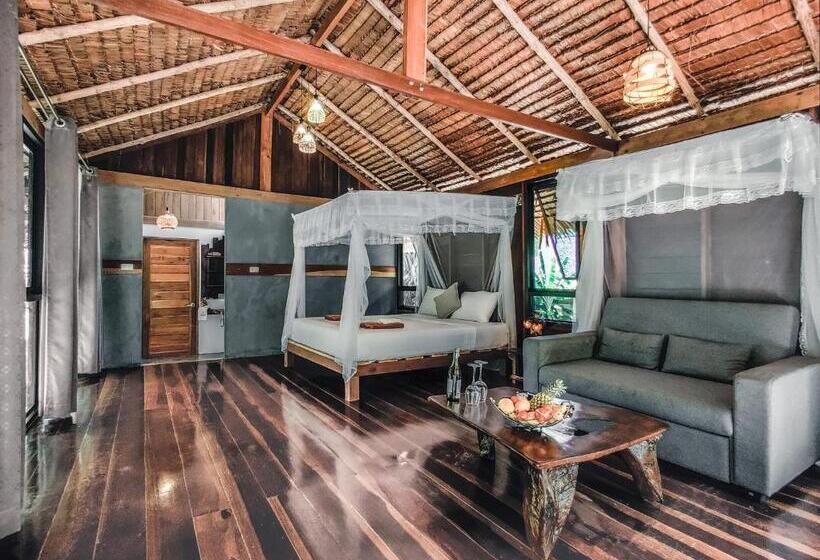 اتاق خانوادگی, Nature Hill