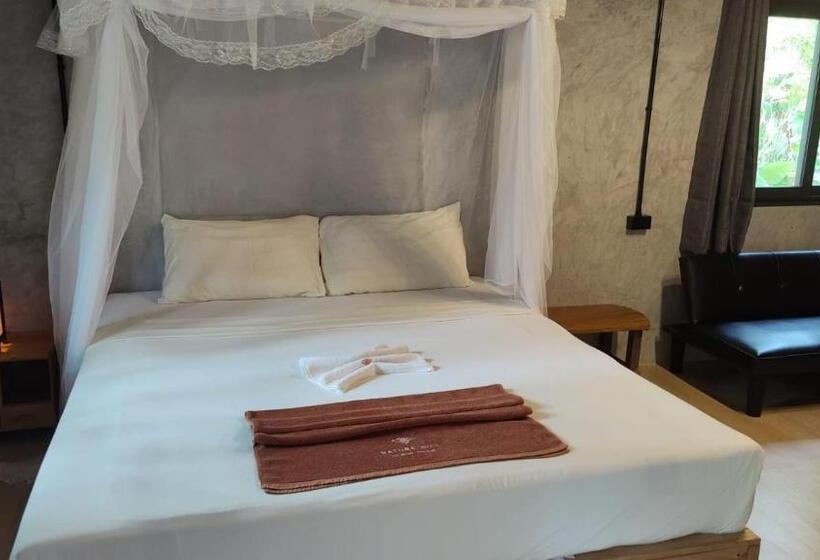 اتاق ساده سه نفره, Nature Hill