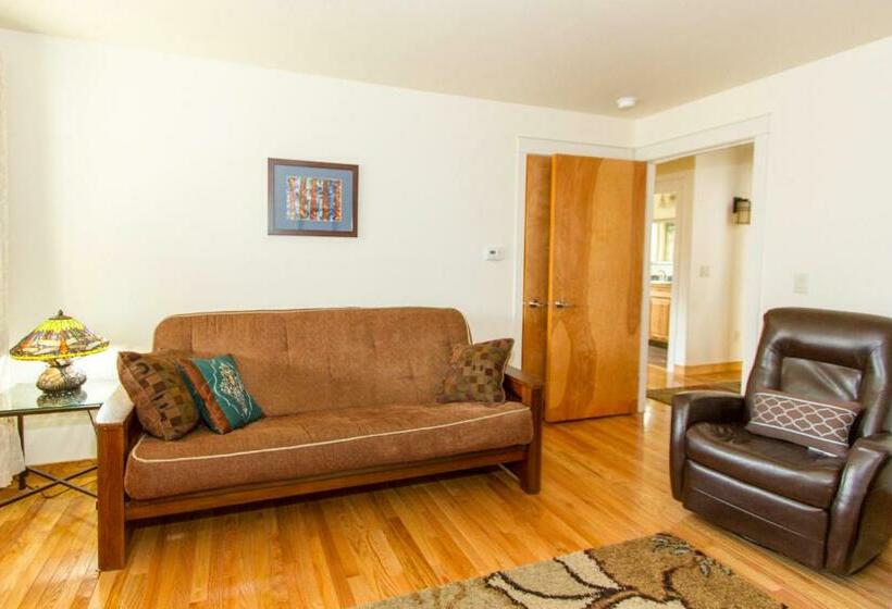 غرفة قياسية ثلاثية, Eagle Peak Guesthouse