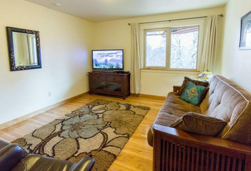 غرفة قياسية ثلاثية, Eagle Peak Guesthouse