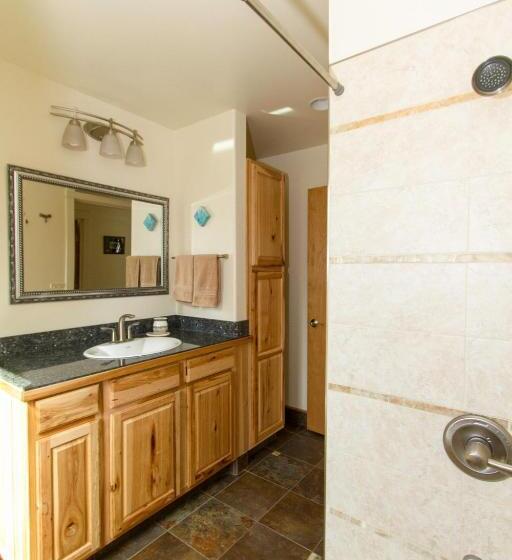 غرفة قياسية ثلاثية, Eagle Peak Guesthouse