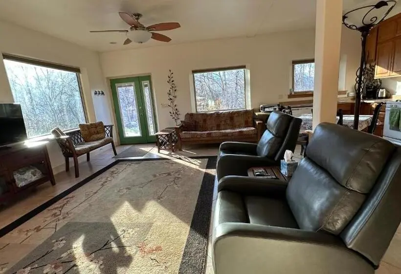 デラックストリプルルーム, Eagle Peak Guesthouse