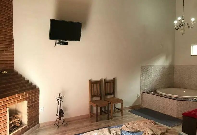 سوییت لوکس, Pousada Recanto Dos Pássaros
