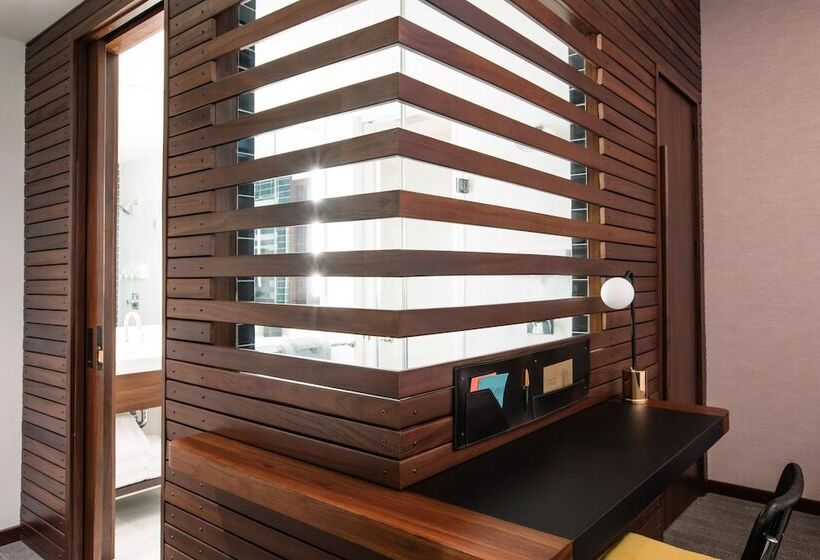 سوییت جونیور, Fairlane Hotel Nashville, By Oliver