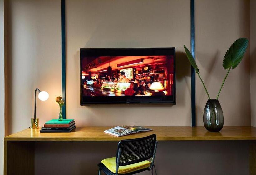 Deluxe Suite King Bed, Fairlane Hotel Nashville, By Oliver