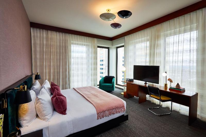 Standardrum King Size Säng, Fairlane Hotel Nashville, By Oliver