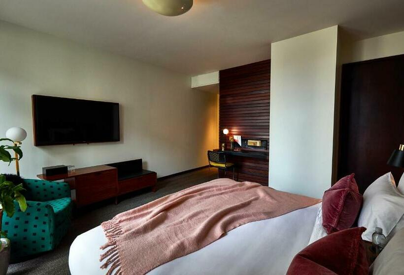 سوئیت با تخت بزرگ, Fairlane Hotel Nashville, By Oliver