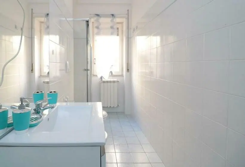 اتاق استاندارد سه نفره, B&b I 100 Passi