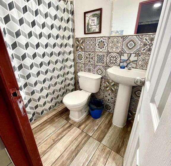 חדר קומפורט לשלושה, 7