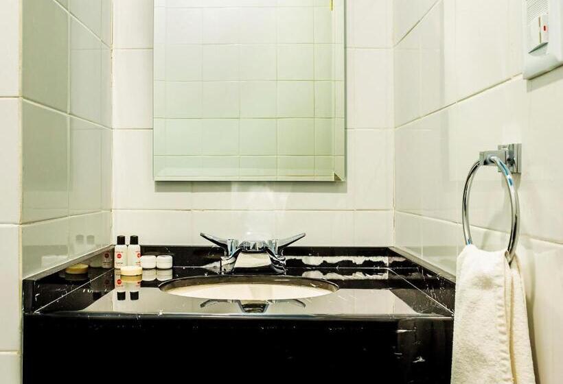 패밀리 룸, Capital O Df Inn