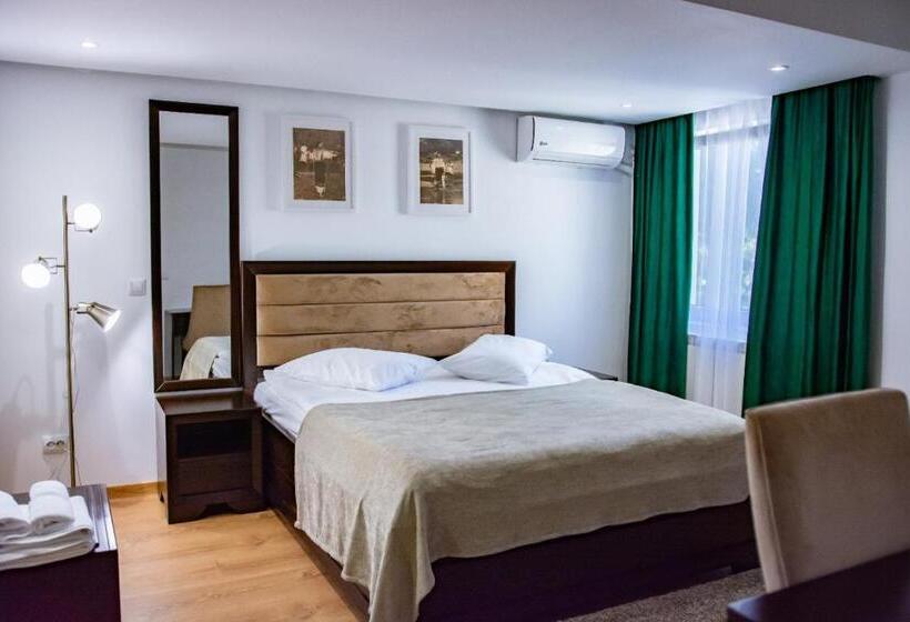 חדר סטנדרט, Thr Center