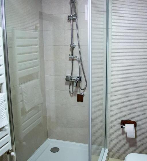 חדר סטנדרט, Thr Center