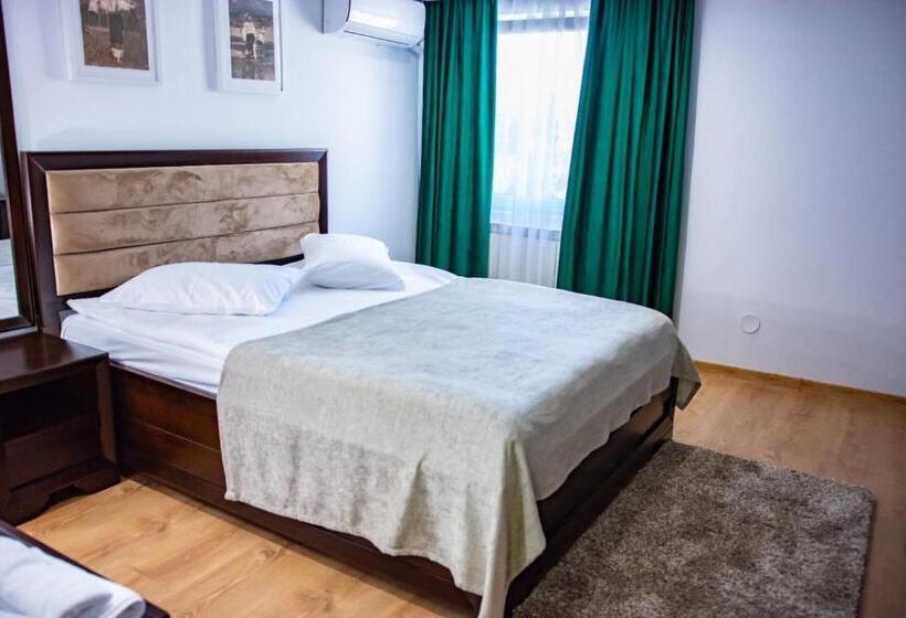 חדר סטנדרט, Thr Center