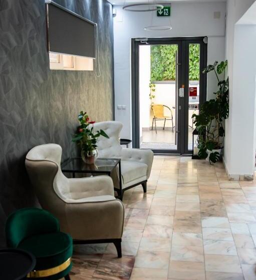 חדר סטנדרט, Thr Center