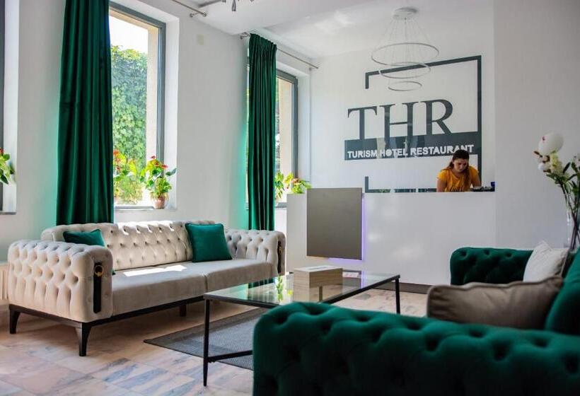 חדר סטנדרט, Thr Center