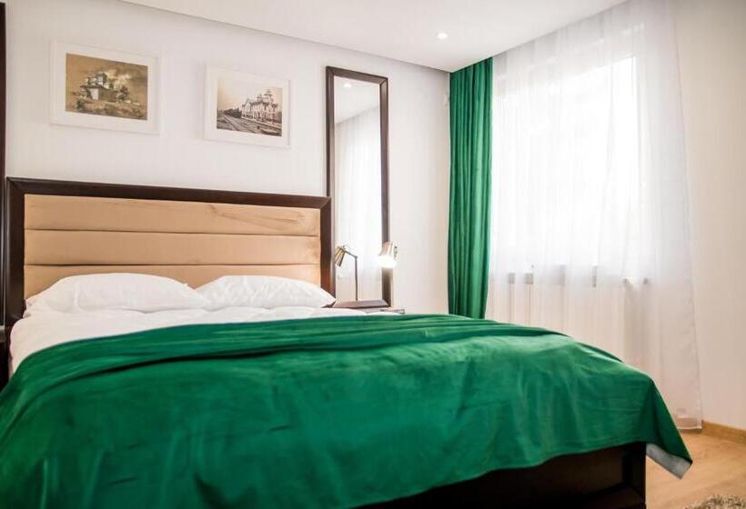 חדר סטנדרט, Thr Center