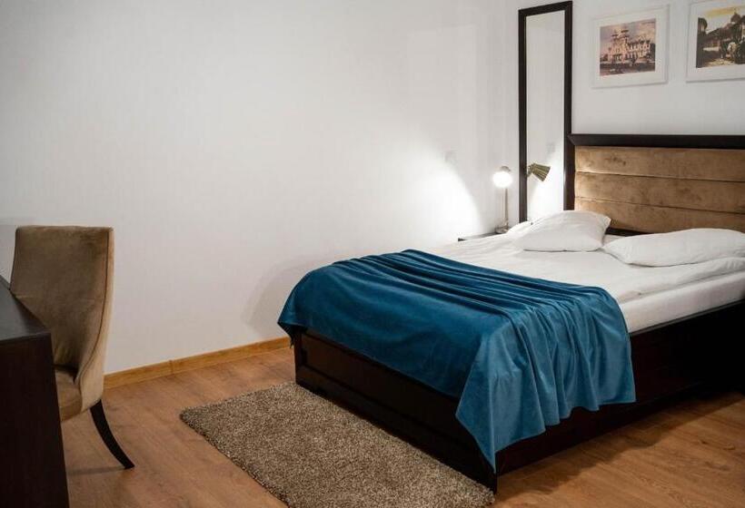 חדר סטנדרט, Thr Center