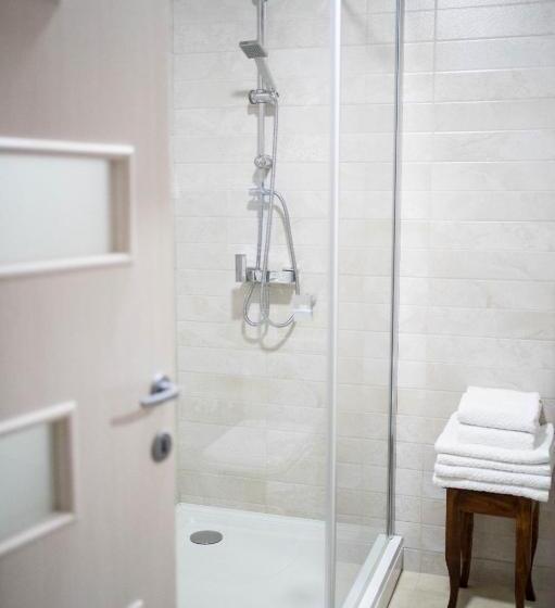 חדר סטנדרט יחיד, Thr Center