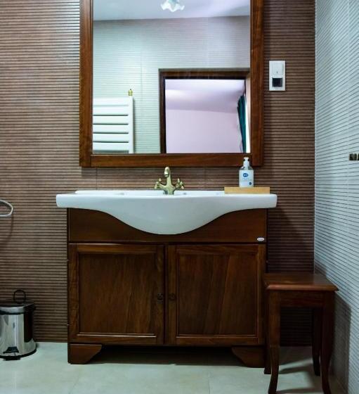 חדר סטנדרט יחיד, Thr Center