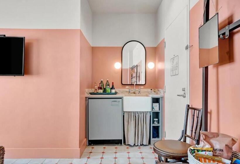 带大床的标准间, Trouvail Miami Beach