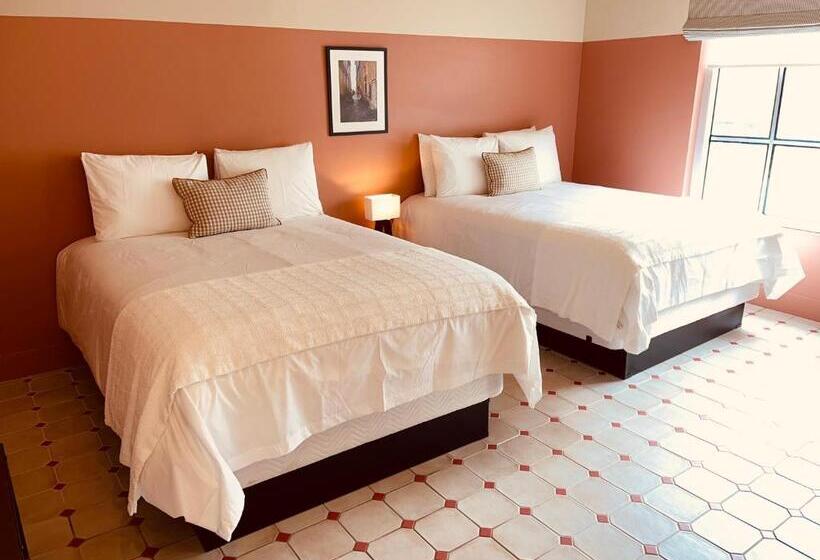 带大床的标准间, Trouvail Miami Beach