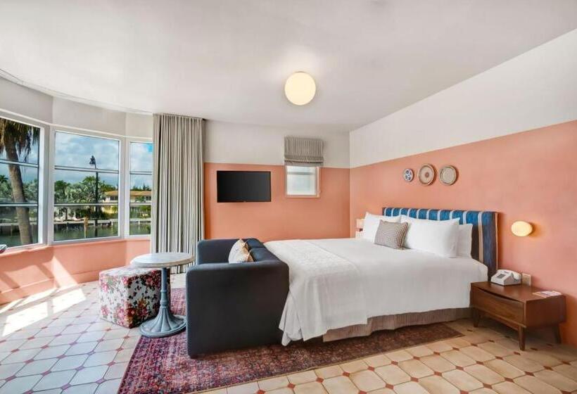 带大床的标准工作室, Trouvail Miami Beach