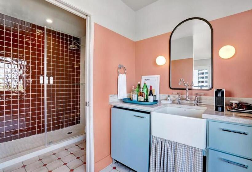 标准间带阳台, Trouvail Miami Beach