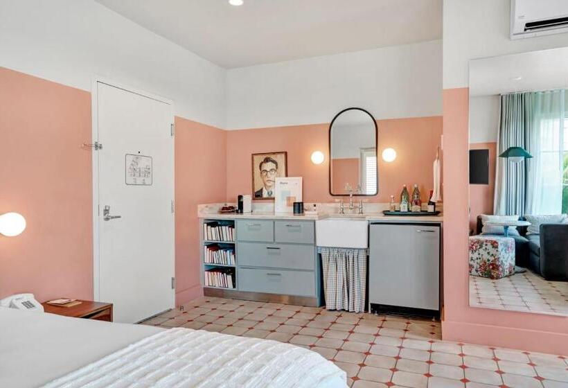 标准工作室带阳台, Trouvail Miami Beach