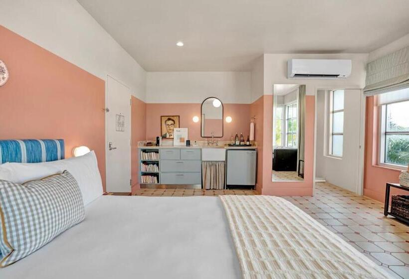 סטודיו סטנדרט עם מרפסת, Trouvail Miami Beach