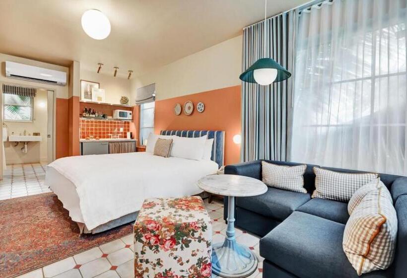 带大床的豪华间, Trouvail Miami Beach