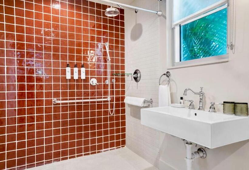 带大床的豪华间, Trouvail Miami Beach