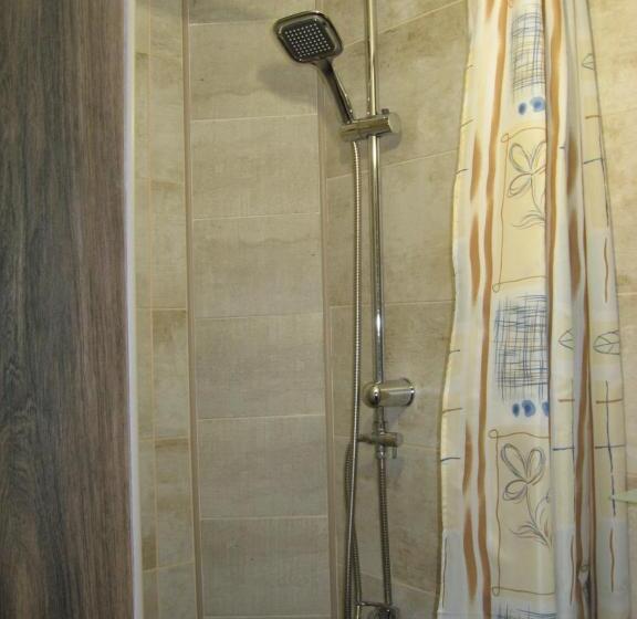 اتاق لوکس سه تخته, Prenoćište Day Holiday