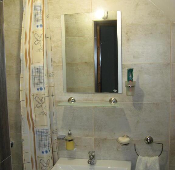 اتاق لوکس سه تخته, Prenoćište Day Holiday