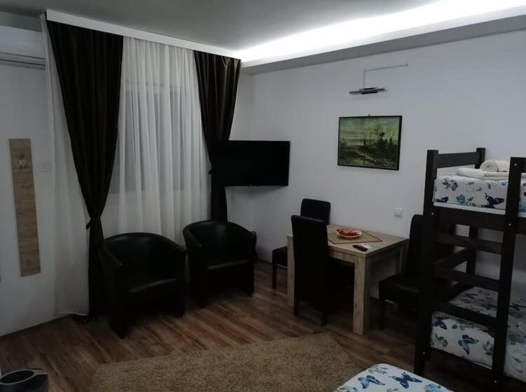 اتاق لوکس سه تخته, Prenoćište Day Holiday