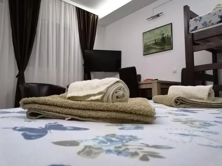 اتاق لوکس سه تخته, Prenoćište Day Holiday
