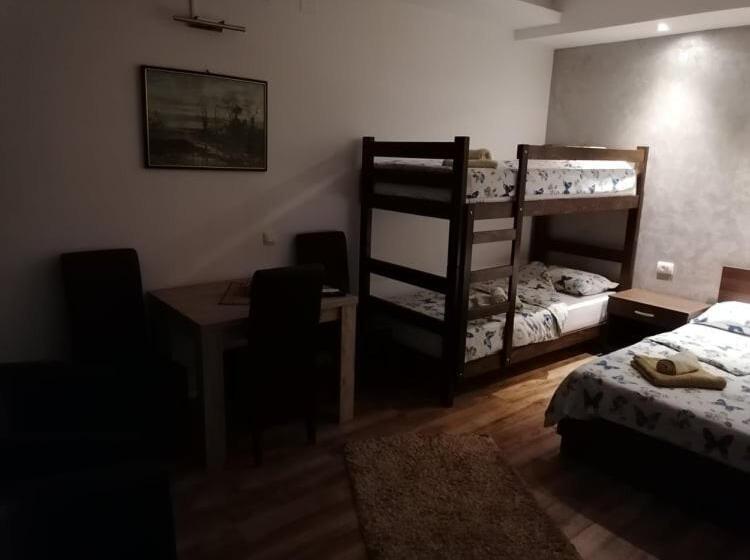 اتاق لوکس سه تخته, Prenoćište Day Holiday