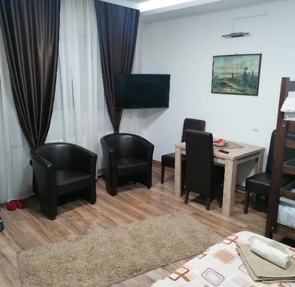 اتاق لوکس سه تخته, Prenoćište Day Holiday