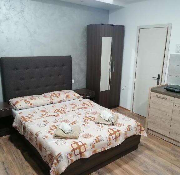 اتاق لوکس سه تخته, Prenoćište Day Holiday