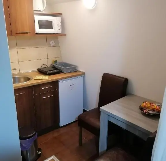اتاق لوکس با بالکن, Prenoćište Day Holiday