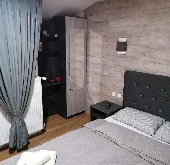 اتاق لوکس با بالکن, Prenoćište Day Holiday