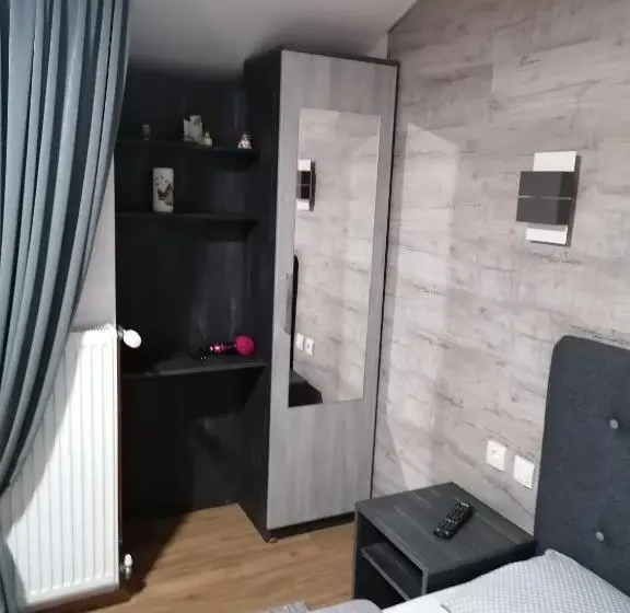 اتاق لوکس با بالکن, Prenoćište Day Holiday
