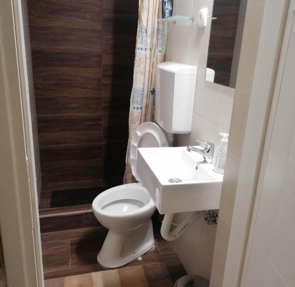 اتاق لوکس, Prenoćište Day Holiday