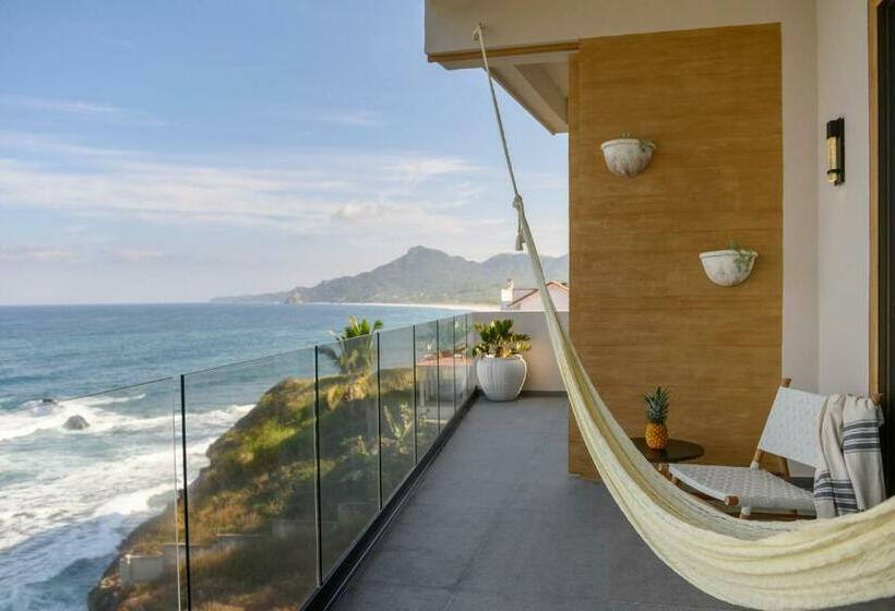 Deluxe Suite King Bed, Basalto