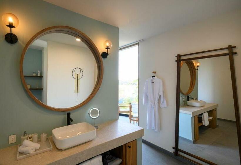 اتاق لوکس با چشمانداز باغ, Basalto