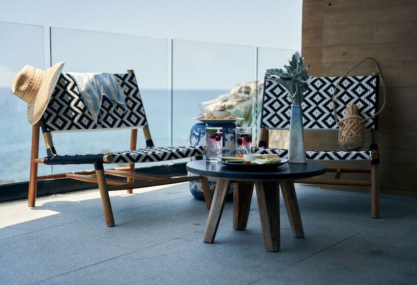 اتاق لوکس با چشمانداز دریا, Basalto