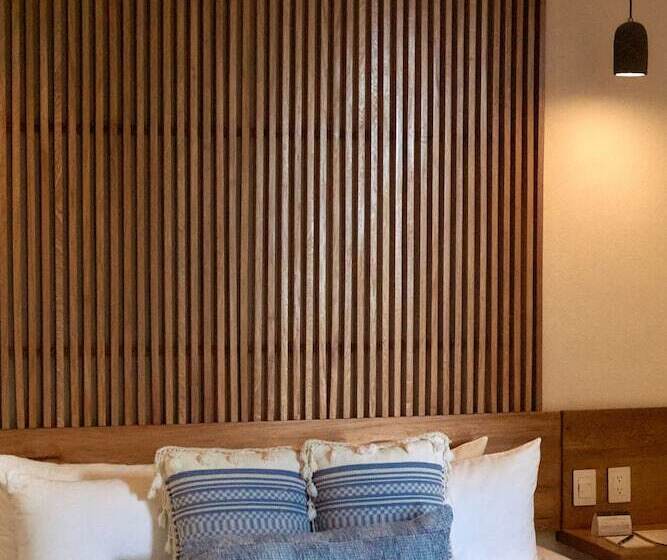 اتاق لوکس با چشمانداز باغ, Basalto