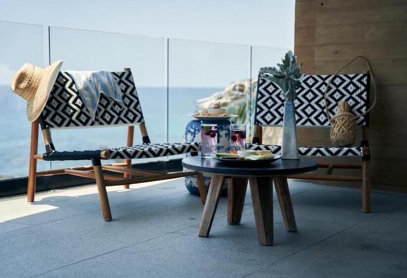 Deluxe Suite King Bed, Basalto