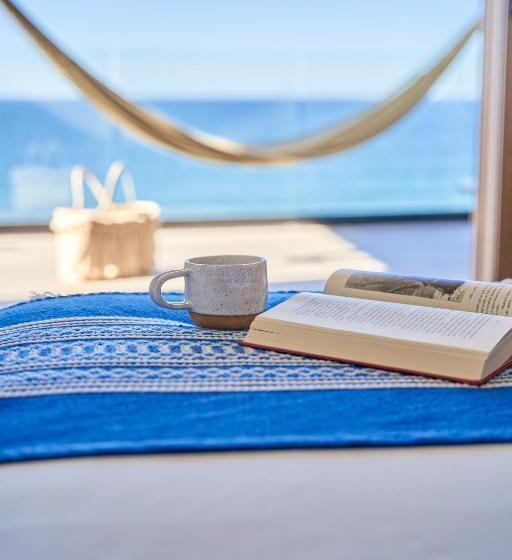 Deluxe Suite King Bed, Basalto