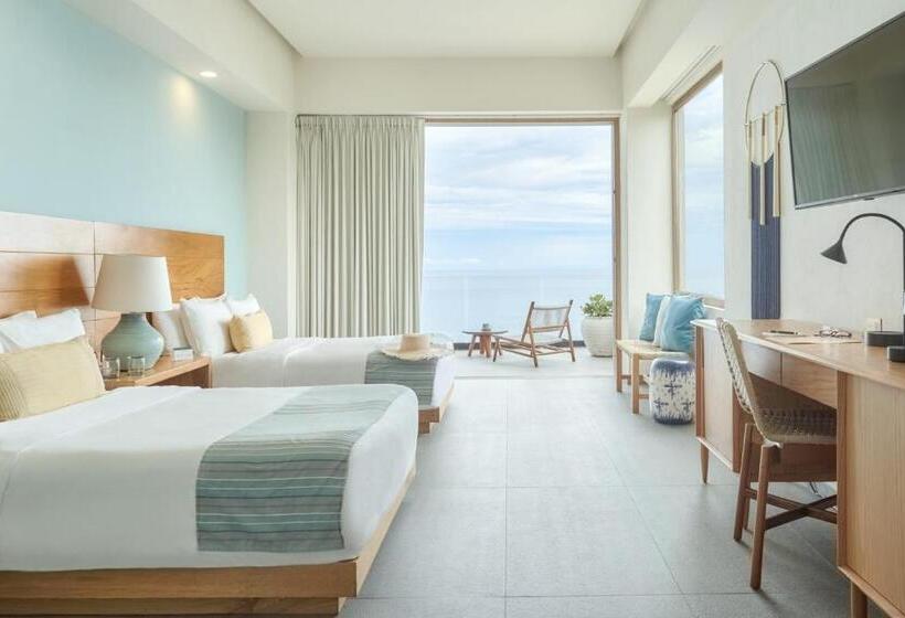 اتاق لوکس با چشمانداز دریا, Basalto