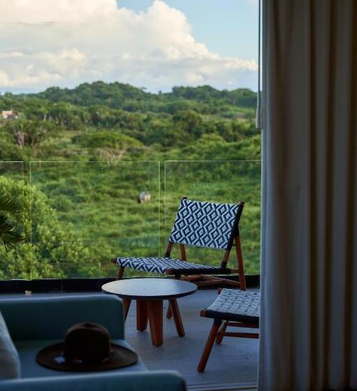 اتاق لوکس, Basalto